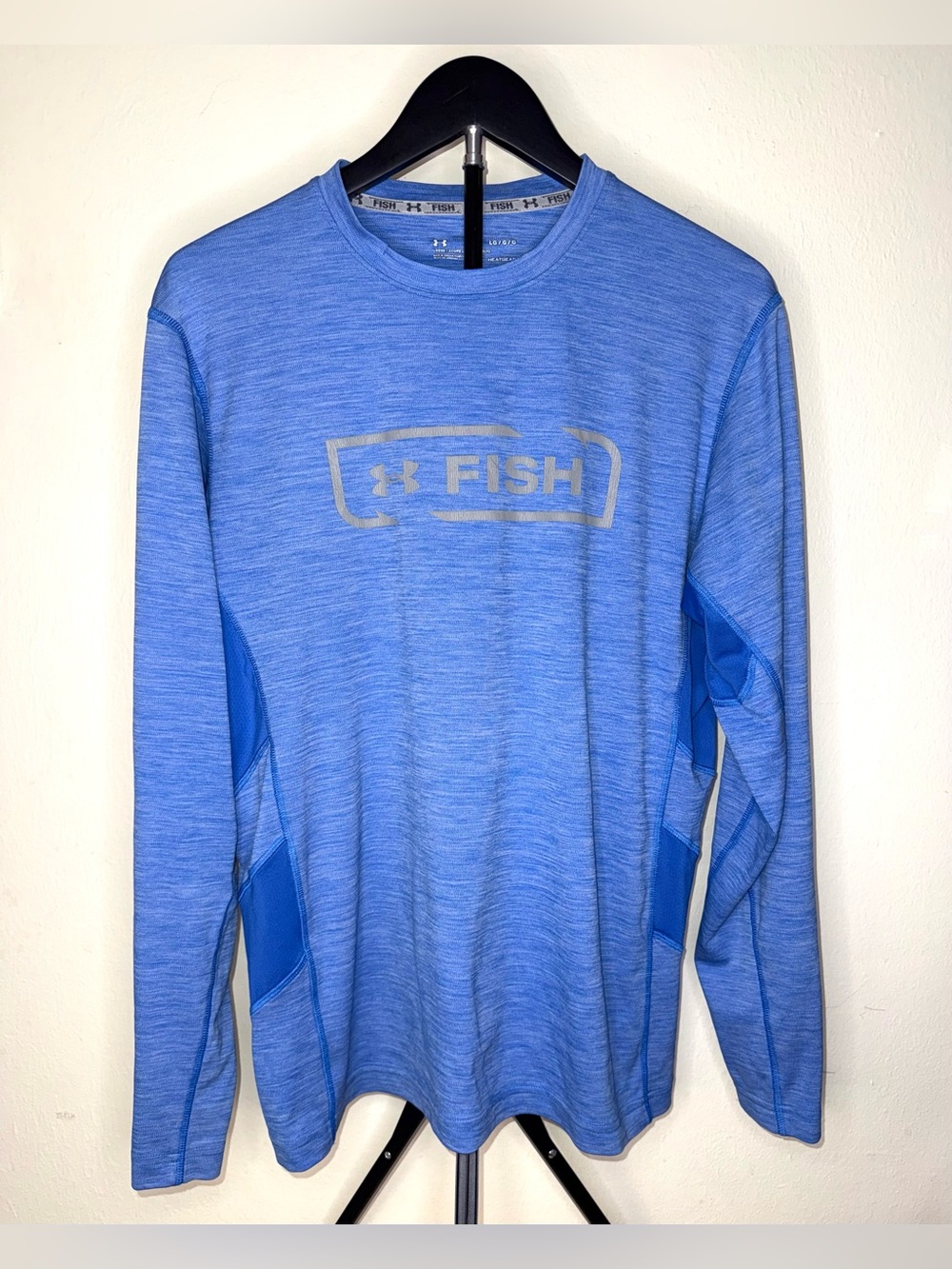 Under Armour FISH Long Sleeve Performance Shirt, small rip on neck (see pics), L